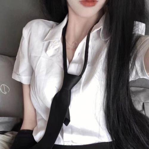 白色微笑